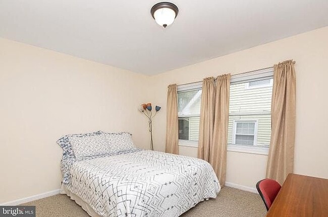 Building Photo - 41 Holstone Ln