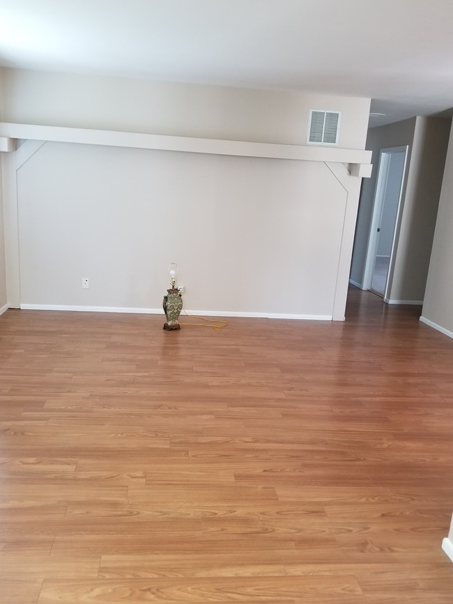 Building Photo - 216 Aspen Dr