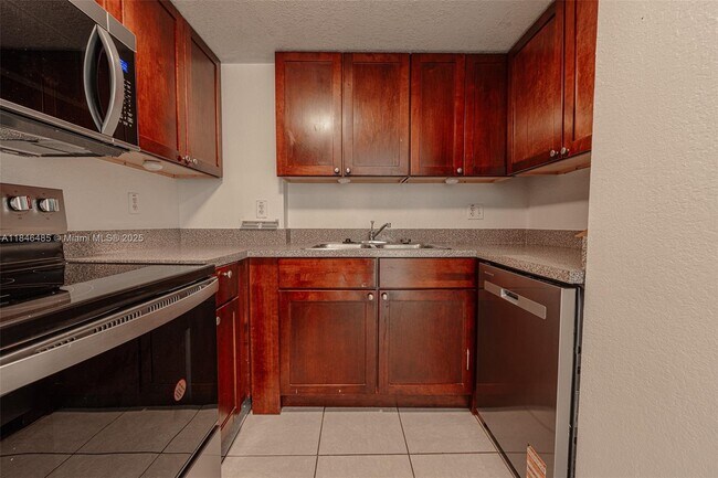 Foto del edificio - 2536 NW 24th St