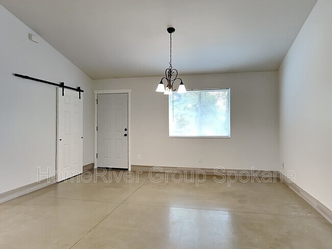 Foto del edificio - 11904 E 4th Ave