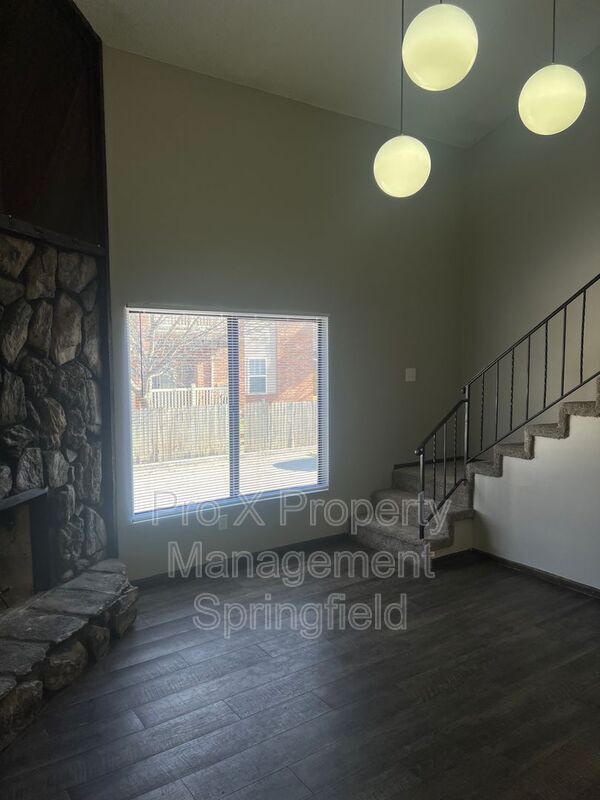 Primary Photo - 1232-1242 E Guinevere St