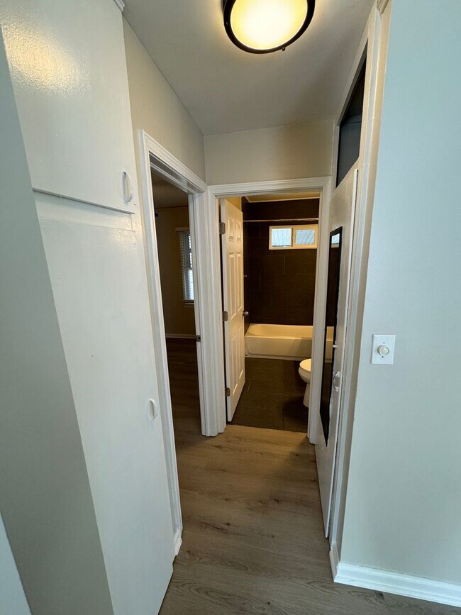 Building Photo - North Ferndale ranch with over 1,000 squar...