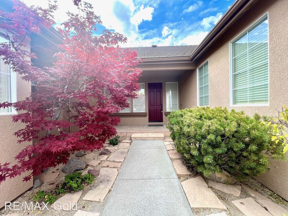 Primary Photo - 4 br, 3.5 bath House - 3346 White Mountain...