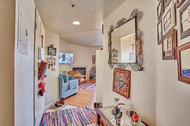 Building Photo - 2560 Avenida Del Vista
