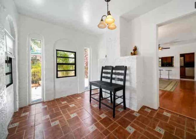 Photo - 625 Selkirk St House