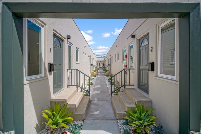 Building Photo - 1217 9th St