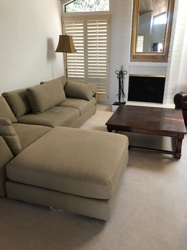Building Photo - Beautiful Four Bedroom Two Story Home - UT...