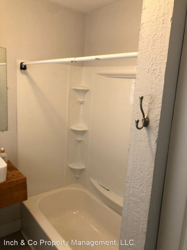 Building Photo - 3 br, 1 bath House - 3465 Deininger Rd. - ...