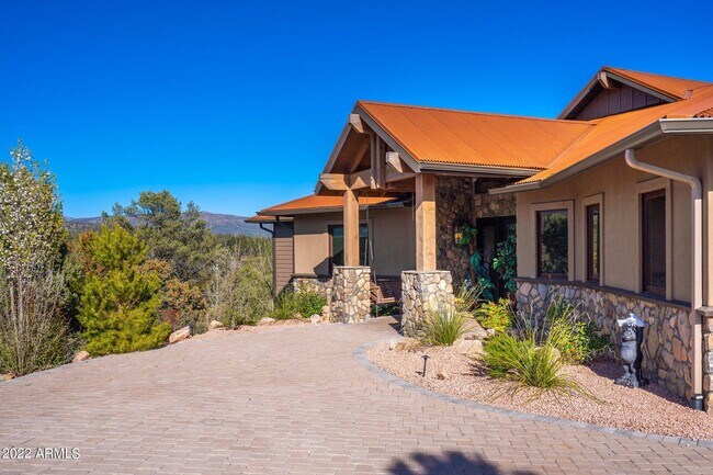 Building Photo - 2708 E Wild Rose Cir