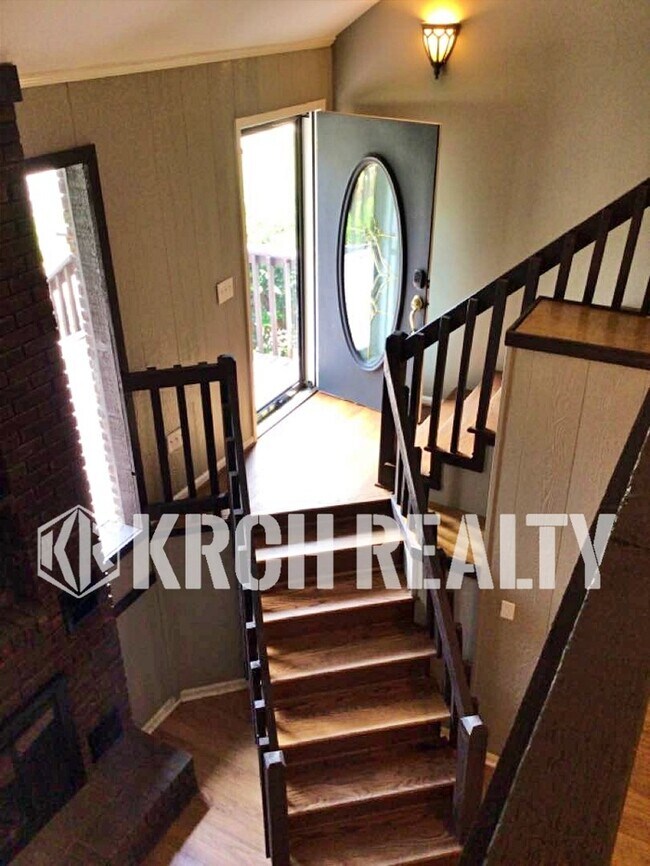 Building Photo - 716 Brookview Dr