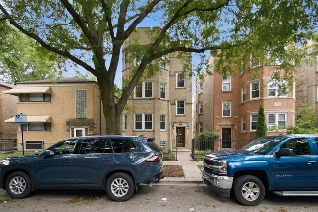 Building Photo - 2141 W Arthur Ave