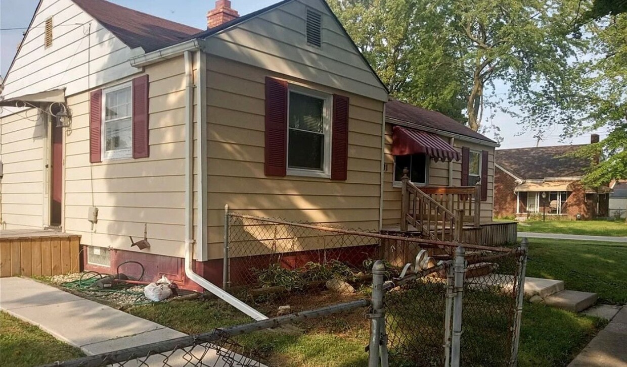 Primary Photo - 2 Bedroom Home - North Toledo