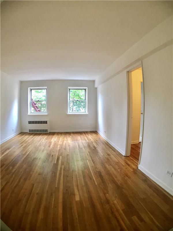 Foto del edificio - 13505 Hoover Ave