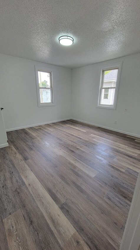 Primary Photo - Pierce St S 325-327