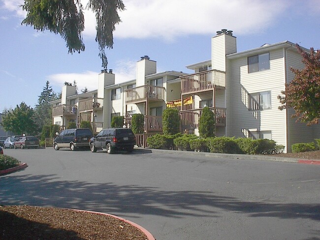 Building Photo - AMBER GLEN APARTMENTS