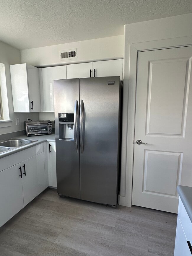 Fridge - 1055 W 1033 N