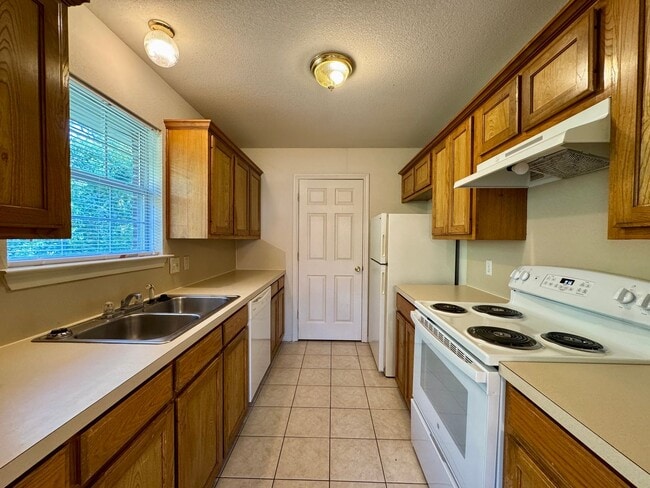 Building Photo - Duplex