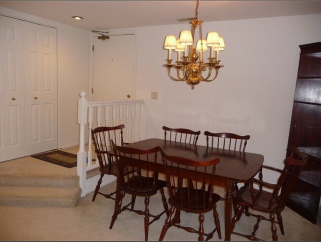 Building Photo - 1335 Cromwell Ct