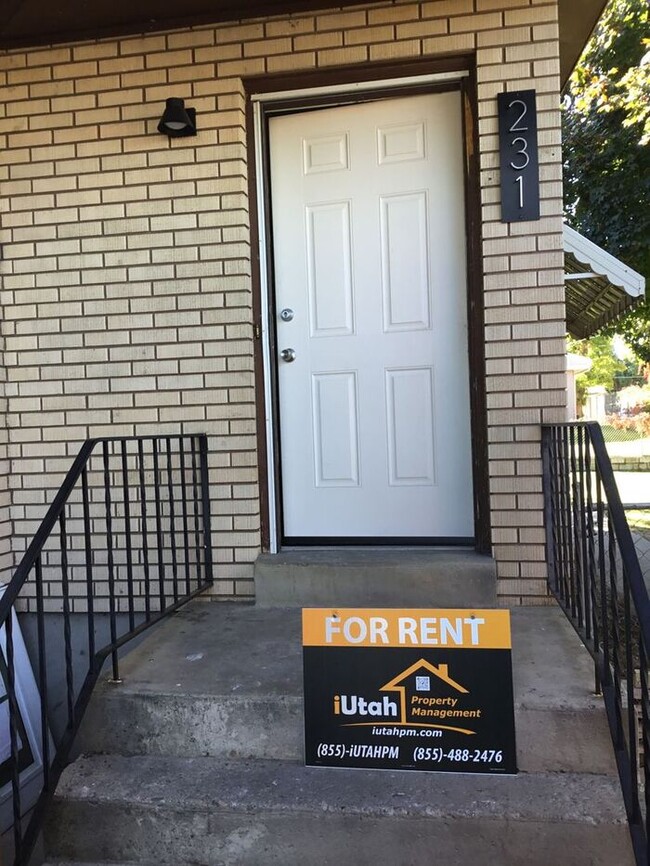 Building Photo - 4 Bedroom 2 Bath Duplex- Carport