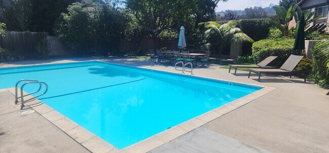 Foto del edificio - Modern & Fully Furnished Townhouse with Mo...