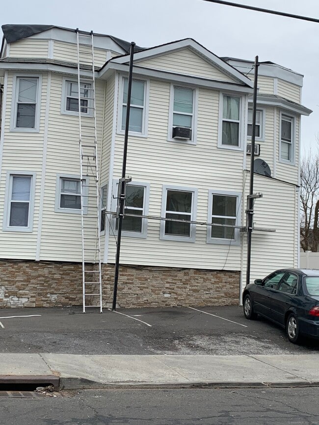 Building Photo - 108 Lockwood Ave