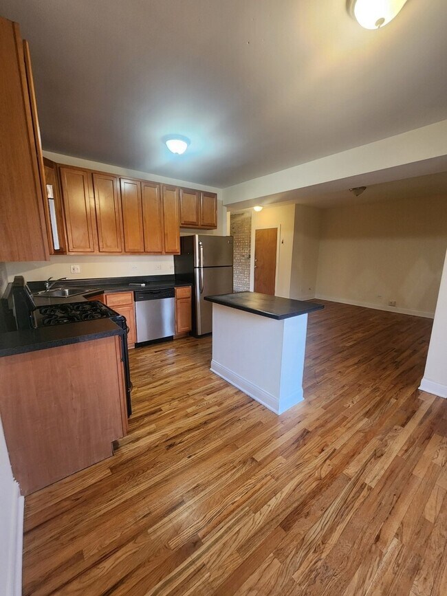 Foto del edificio - 5014 N Harding Ave