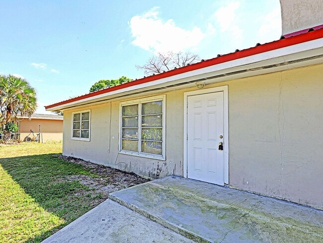 Building Photo - Duplex 2352 South St. #A