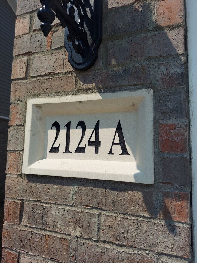 Building Photo - Beautiful New Townhome in Alma!!