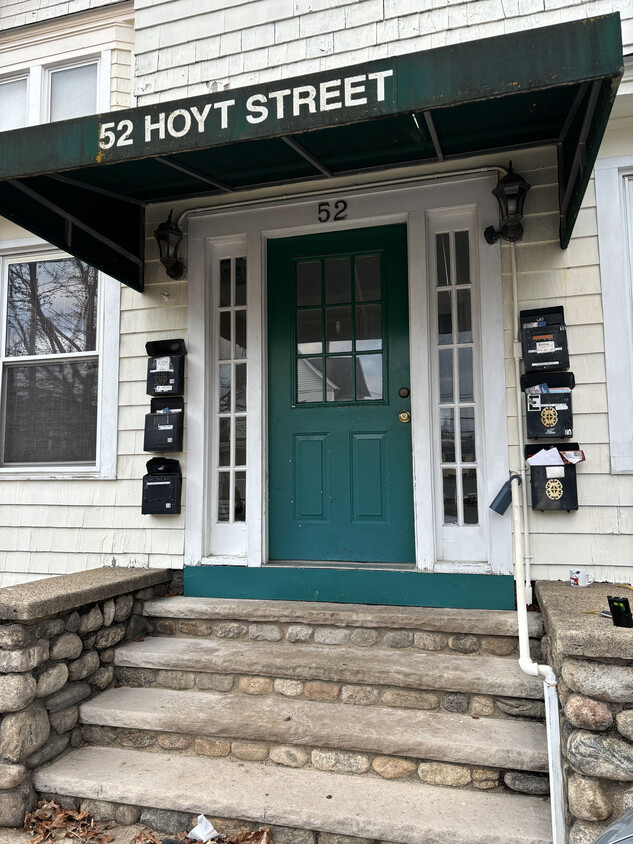 Front - 52 Hoyt St