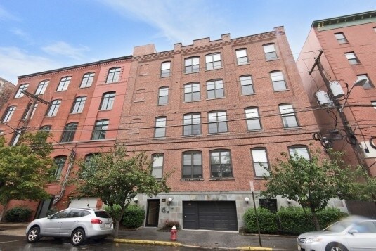 Primary Photo - 1015 Clinton St