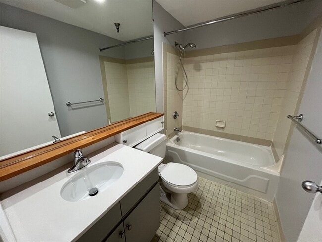 Building Photo - 750 Davol St