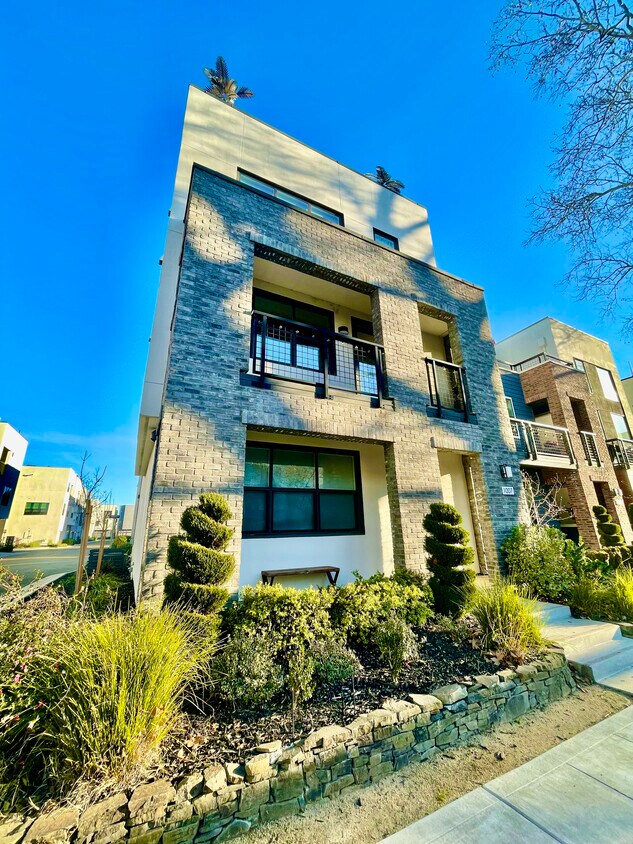 Primary Photo - 1007 D St