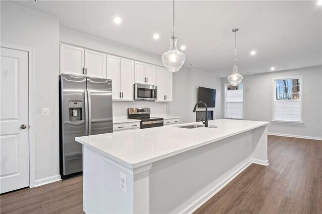 Building Photo - New 3 bed 2.5 bath Townhouse/Condo -Midlot...