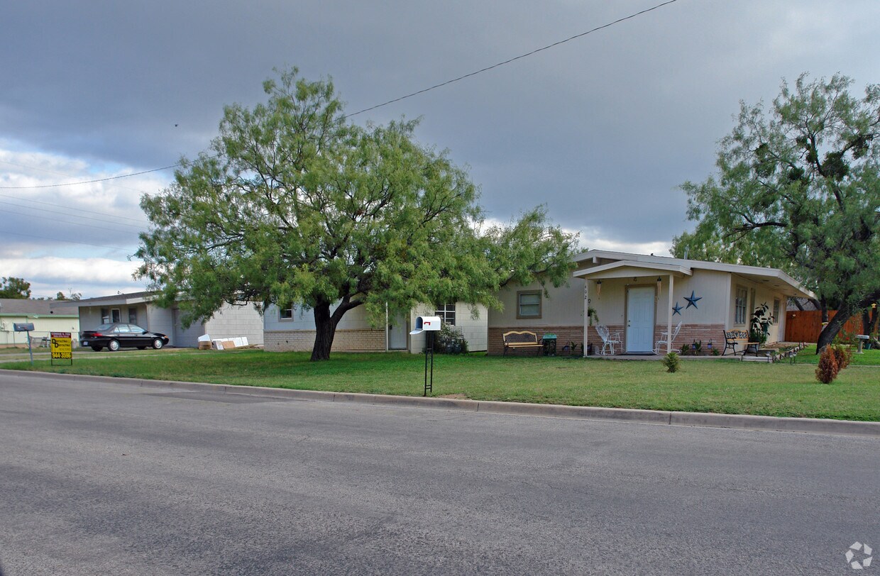 Primary Photo - 402-410 Millspaugh St