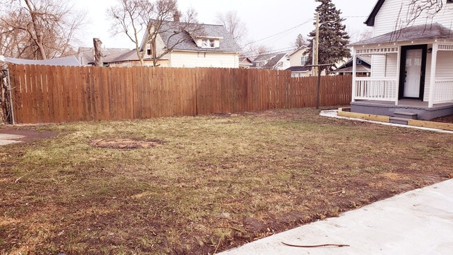 Building Photo - 108 Poplar Ave