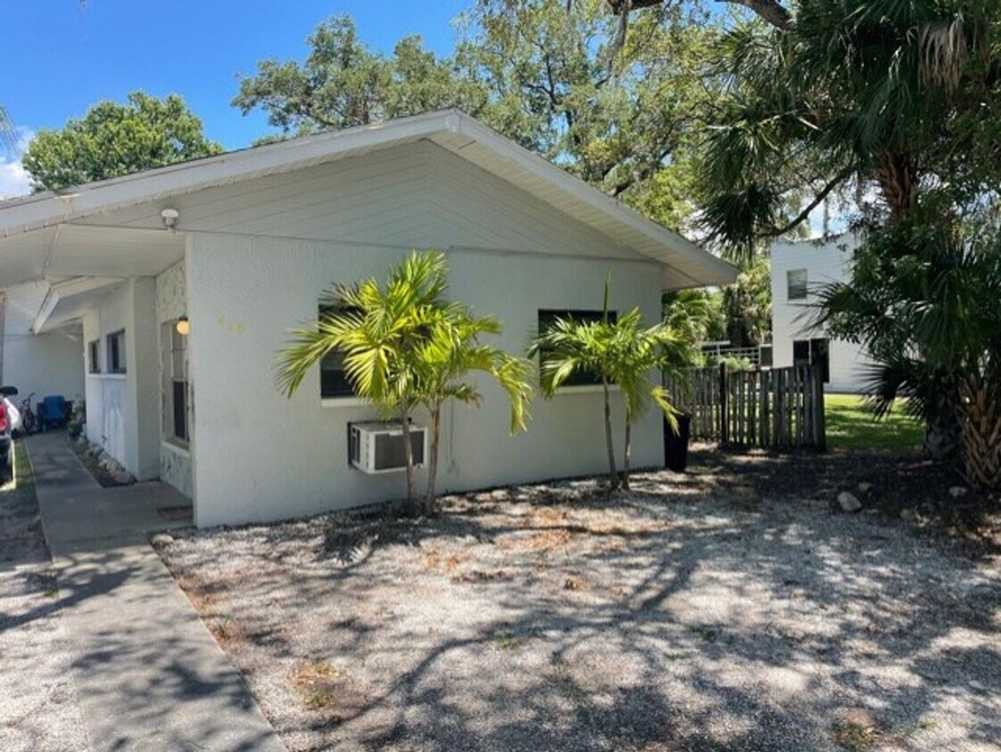 Primary Photo - 419 Pineapple Street