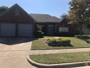 Building Photo - 320 Pebblebrook Ln