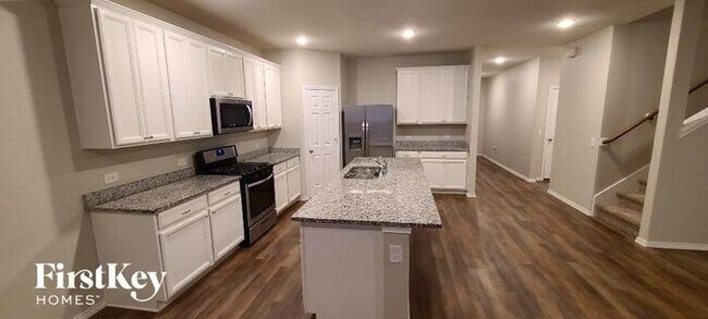 Building Photo - 5902 Big Bluestem Ln