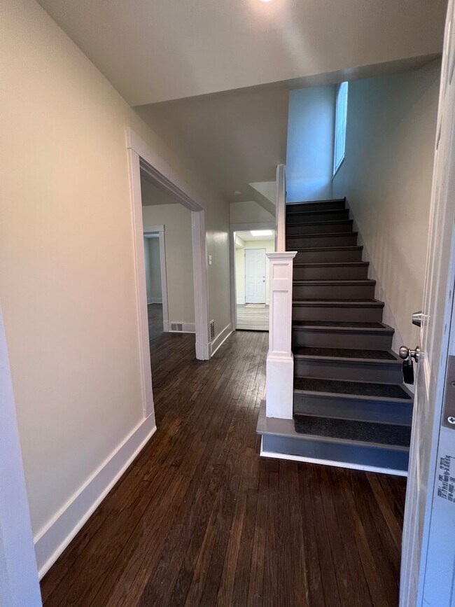 Building Photo - Updated 3BR House now available