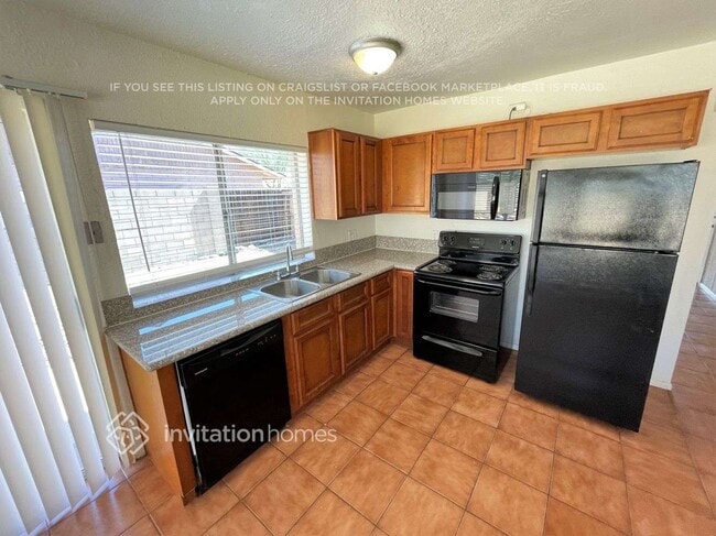 Foto del edificio - 6108 N 71st Dr