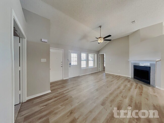 Foto del edificio - 1414 Glenwillow Dr