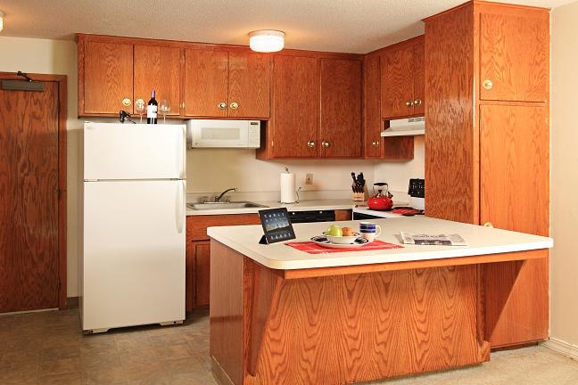 Kitchen -- 1 BR - Cobblestone Court