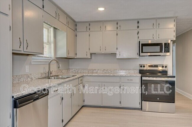 Foto del edificio - 4022 Windridge Dr