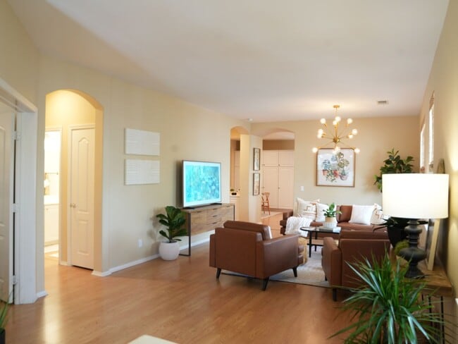 Building Photo - Cozy Stevenson Ranch Home on a Quiet Cul-D...