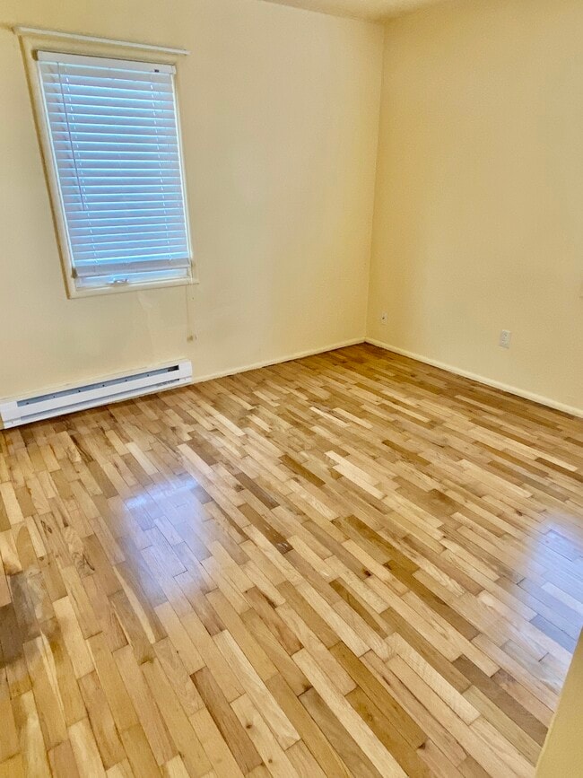 Building Photo - 4813 S Pine St