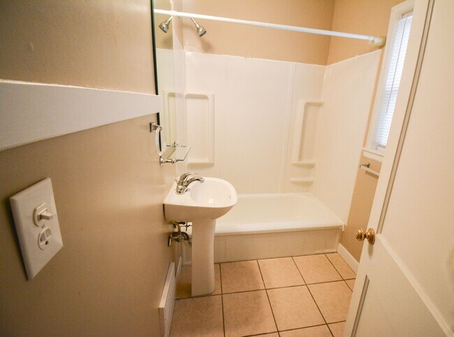 Foto del edificio - Homey House Near Goose Egg Park Available ...