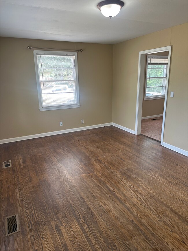 Building Photo - 3013 Ironwood Dr