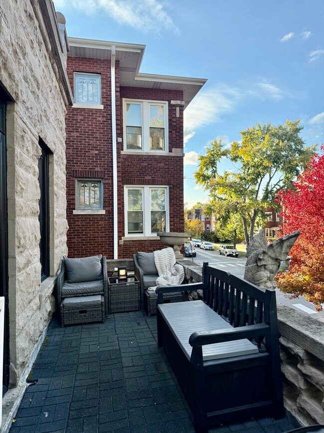 Building Photo - 5155 W Cullom Ave