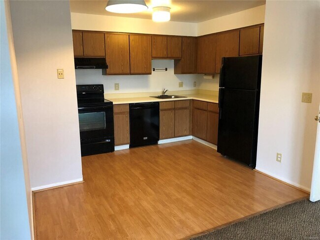 Building Photo - Hunters Run Condominium