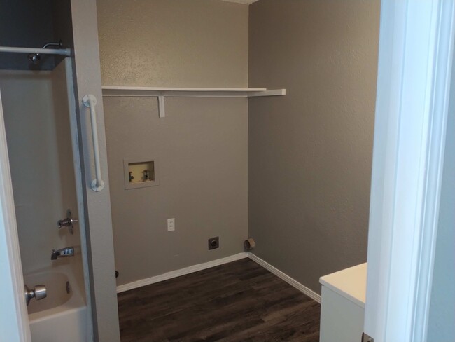 Hookups in Bathroom - 2109 W Jackson Ave